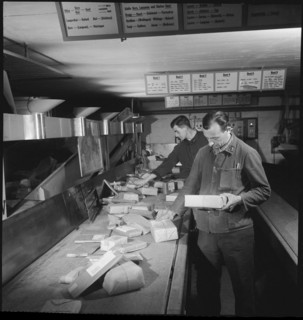 Sihlpost, sorting parcels, Zurich parcel post 1944
