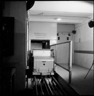Sihlpost, goods elevator at the Zurich parcel post 1944