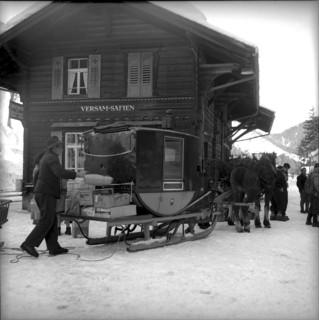 Post sledge Versam - Safien, loading,  1953