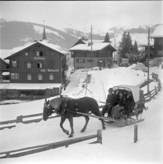 Post sleigh arriving in Pany 1953