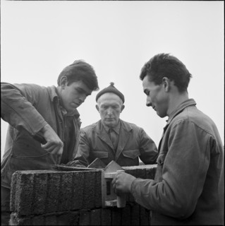 Self-help course for bricklayer in Treyvaux, 1964