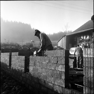 Self-help course for bricklayer in Treyvaux, 1964