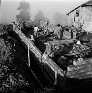 Self-help course for bricklayer in Treyvaux, 1964