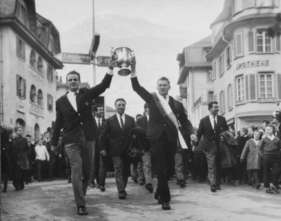 NLA 1961/62: EHC Visp celebrating title of the Swiss Champion 1962