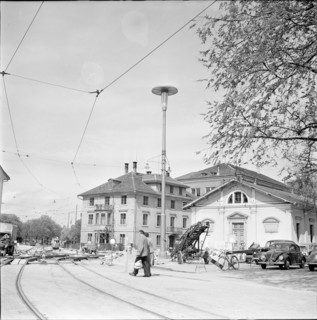 Installation of neon street light, Heimplatz Zurich 1953