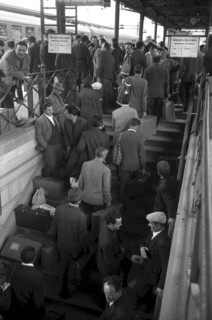 Brigue, italian workers leaving before elections in Italy, 1963