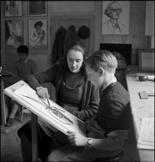 Students draw at art school in Saxon 1951