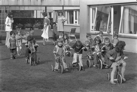 Residential area Tscharnergut/Gabelbach in Berne-Buempliz, day nursery, 1975