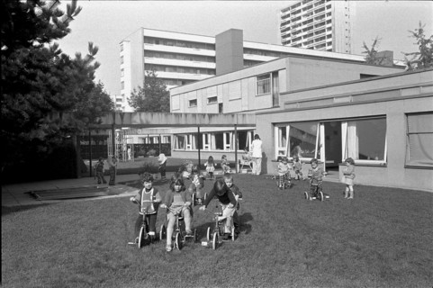 Residential area Tscharnergut/Gabelbach in Berne-Buempliz, day nursery, 1975