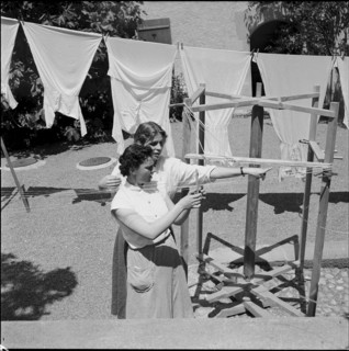 Lesson in occupational therapy at school for social work, Zurich 1954