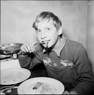 Cookery course for pupils in Zurich, 1952