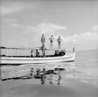 Crash of a Swissair trainer plane onto Lake Constance, wreckage recovery 1957