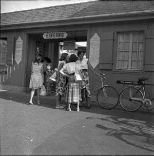 Women at the entrance to a swimming bath in Zurich 1952