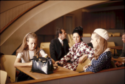 Miss Switzerland election 1968 in the Kursaal Berne: Mani Weber with candidates