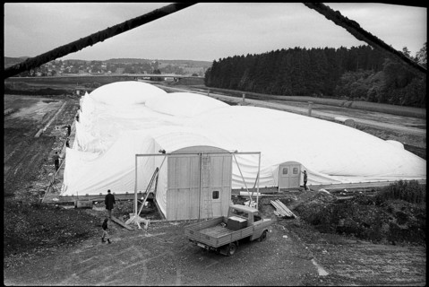 Construction of a air-inflated structure, airhouse in Dietlikon 1972