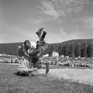 Swiss federal wrestling festival Grenchen 1950: Haldimann, Vogt (on top)