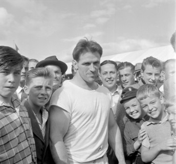 Swiss wrestling festival Thun 1956: champion Eugen Holzherr