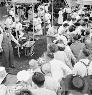 Migros celebrating the twentyfifth anniversary in Ruschlikon, 1950
