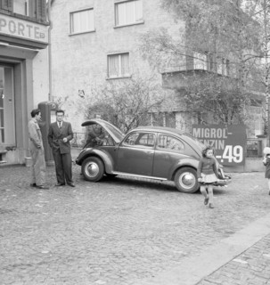 Zurich, customers filling up at Migrol Filling Station, gasoline pump, 1954