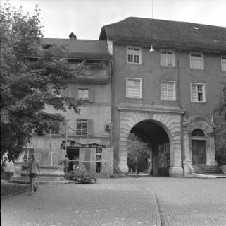Franziskanertor and Saulenbrunnen in Solothurn, 1961