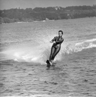 Swiss waterskiing championships Geneva 1962: Alice Baumann, winner jump