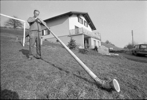Alphorn-maker Josef Emmenegger, Eich 1973