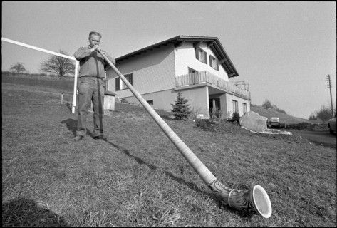 Alphorn-maker Josef Emmenegger, Eich 1973
