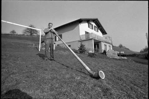 Alphorn-maker Josef Emmenegger, Eich 1973