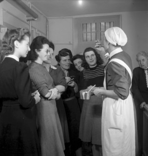 School for mothers in Lucerne: cookery course 1941