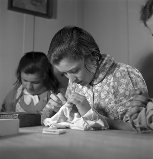 Sewing work at women's school 'Heim' in Neukirch an der Thur, 1940