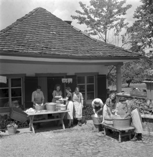 Washing clothes outdoor at women's school 'Heim' in Neukirch an der Thur, 1940