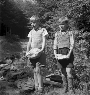 construction of a open hearth outdoor cookery course for boys, 1940
