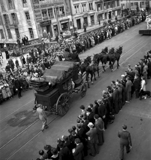 Theater day Zurich 1938: parade