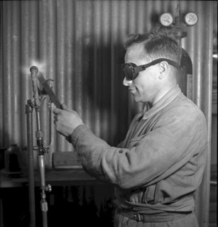 Welding at course for metalworker in Zurich, 1940