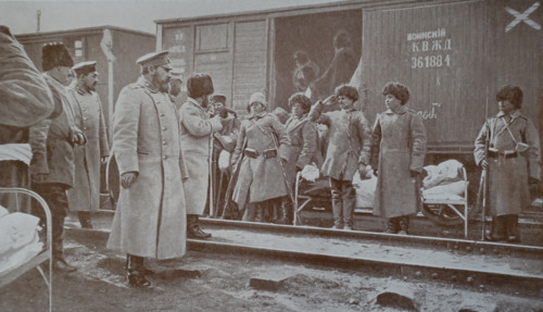 General Kuropatkin looks at the wounded as they board the hospital train