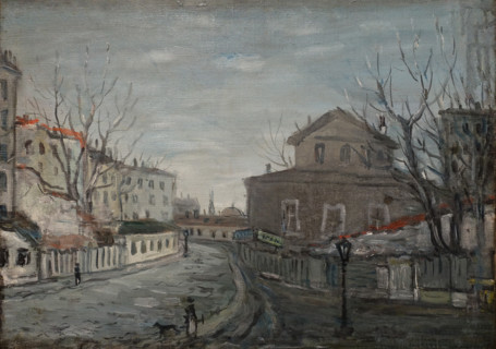 View of a street and a house with a mezzanine