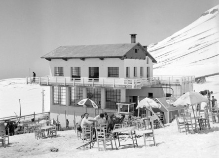 Miye skiers at ski lift cafe.
