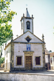 This building is the Capela de Sv£o Jov£o de Ovar (Chapel of St. John of Ovar), located in Ovar, Portugal. It is a traditional Portuguese chapel famous for its beautiful exterior facade covered in blu...