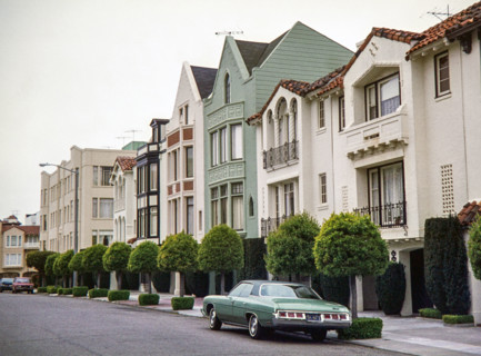 Mediterranean and Spanish Colonial Revival-style row houses stands in the Marina District of San Francisco, captured in 1976.
A dark green 1972 Chevrolet Impala