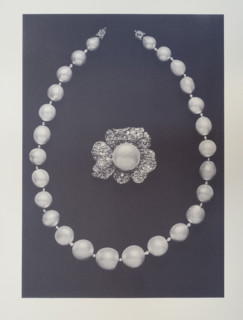 The Royal Large Pearls Necklace and Brooch Rose-shaped Large Pearl.