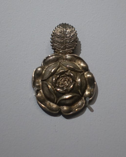 Award badge of the ""Order of the Rose"".