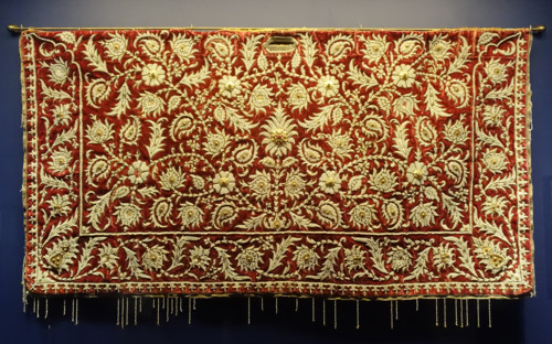 Saddlecloth.