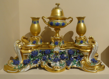 Inkstand.