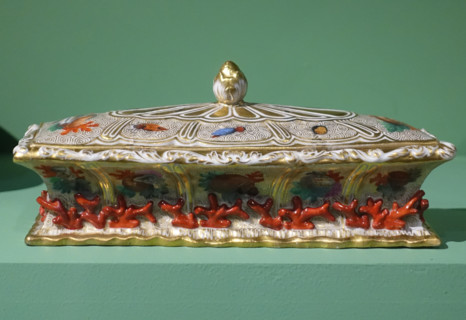 Soap dish.