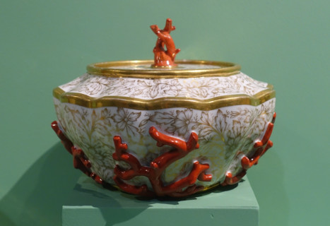 Sugar bowl. Tea set with corals.