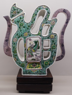 Wine vessel in the shape of the hieroglyph Fu.