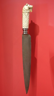 Cleaver knife.