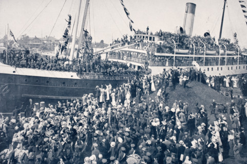 Volunteer Canadian troops embarking at Victoria