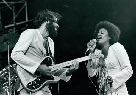 Joe Beck on guitar with Cheryl Barnes singing in concert