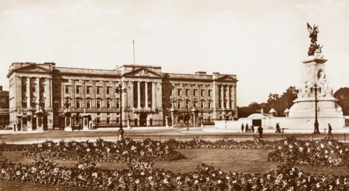 United Kingdom, Buckingham Palace & Queen Victoria Memorial, London, 1950 circa